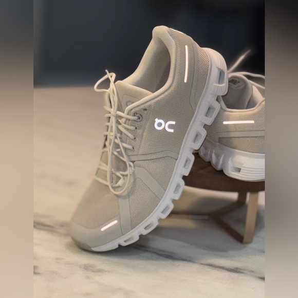 On Cloud 6 Women’s Running Shoe Pearl White Size 11 - Picture 2 of 9